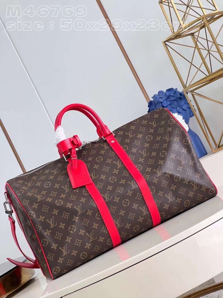 شنطة سفر LV الوان متعدده