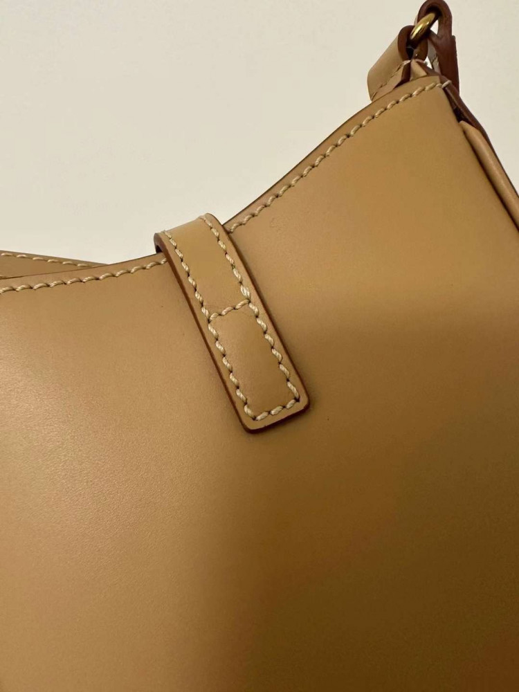 شنطة YSL ماسترلونين20 cm