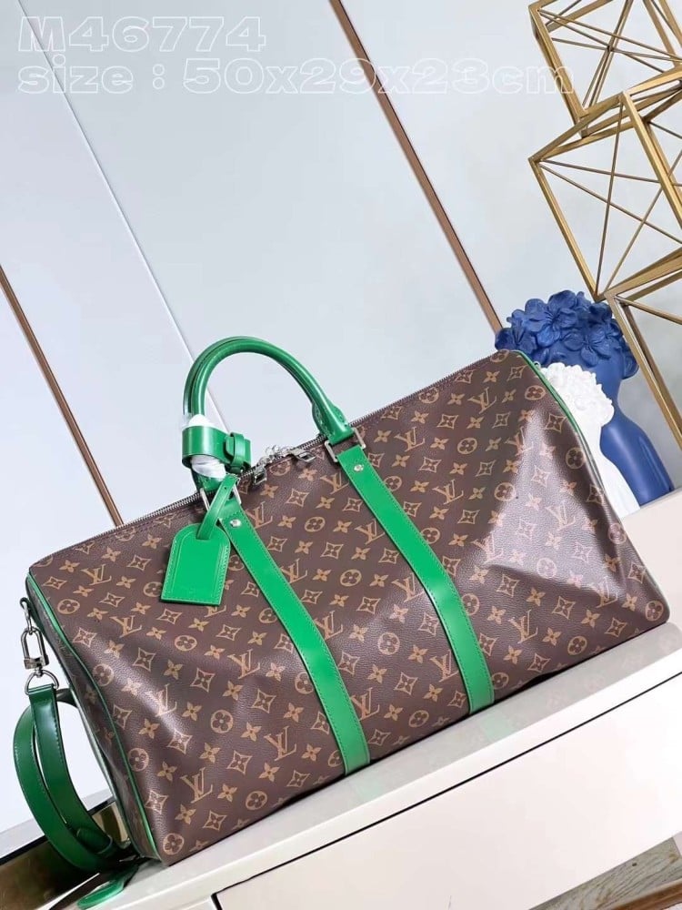 شنطة سفر LV الوان متعدده