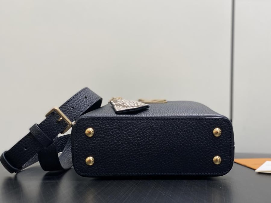 LV Capucines مقاس 21 سم