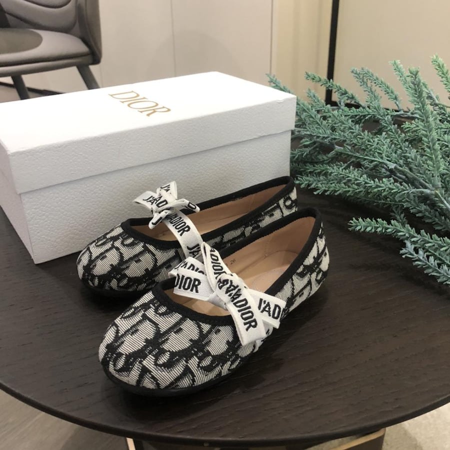 شوز اطفال ديور