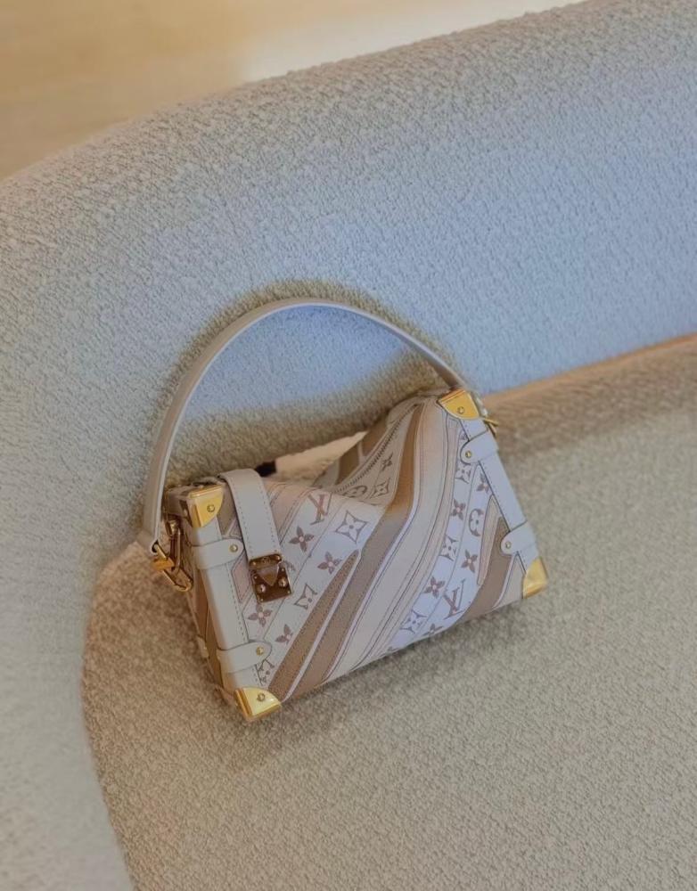Lv Side Trunk مقاس 23.5 سم