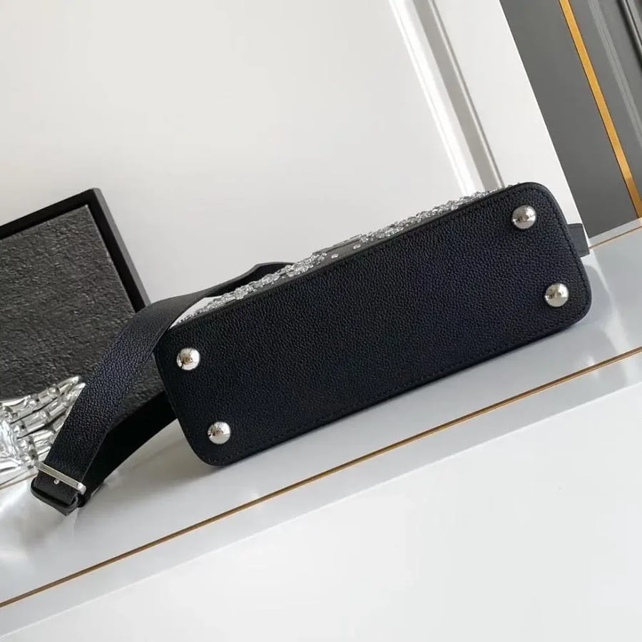 LV Capucines مقاس 27 سم
