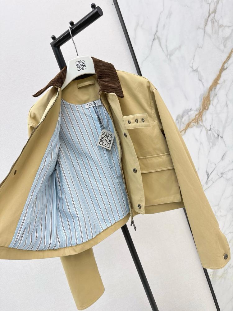 سترة رائعه من Loewe