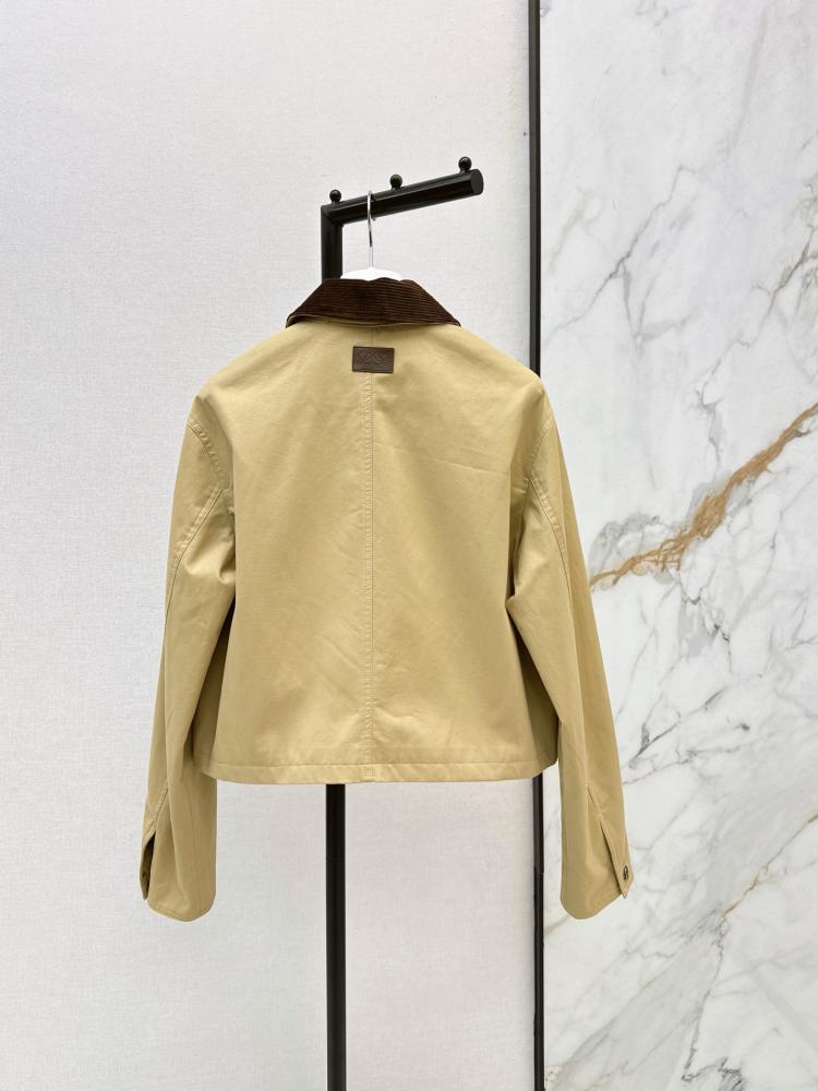 سترة رائعه من Loewe