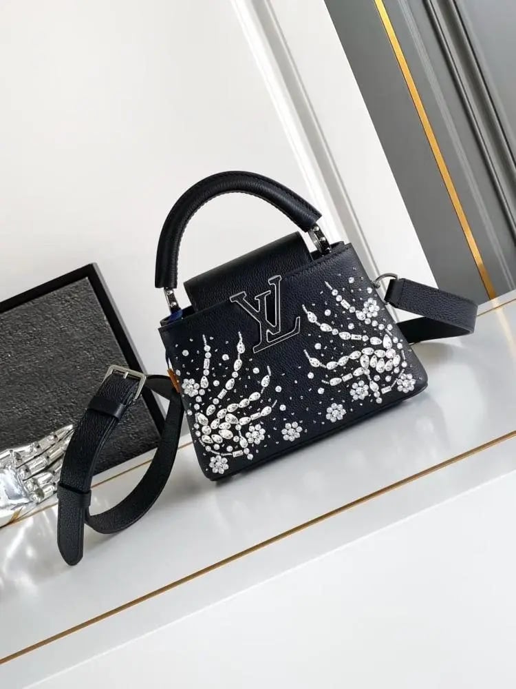 LV Capucines مقاس 21 سم