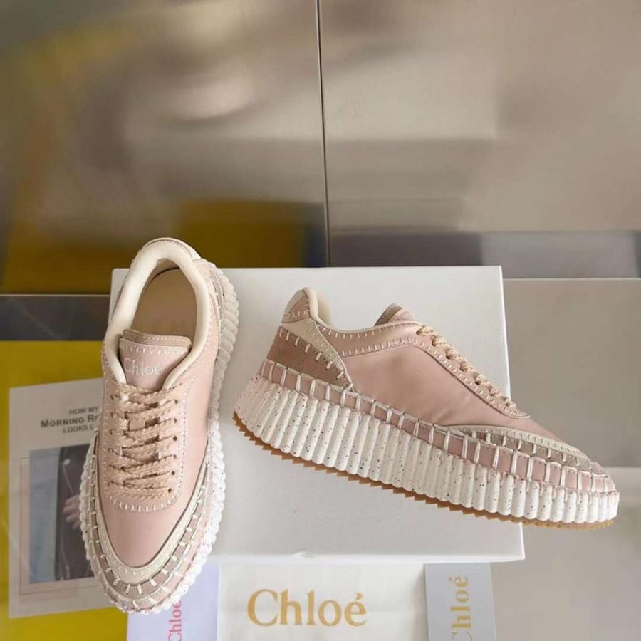 سنيكرز جميل من Chloe