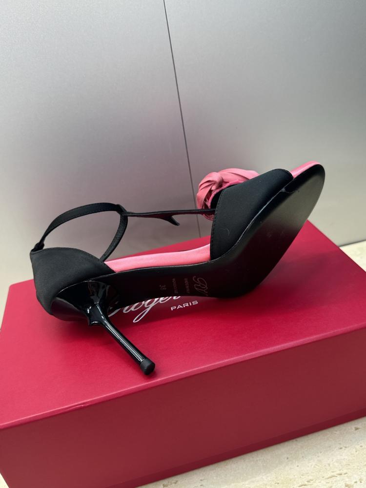 هيلز Roger vivier