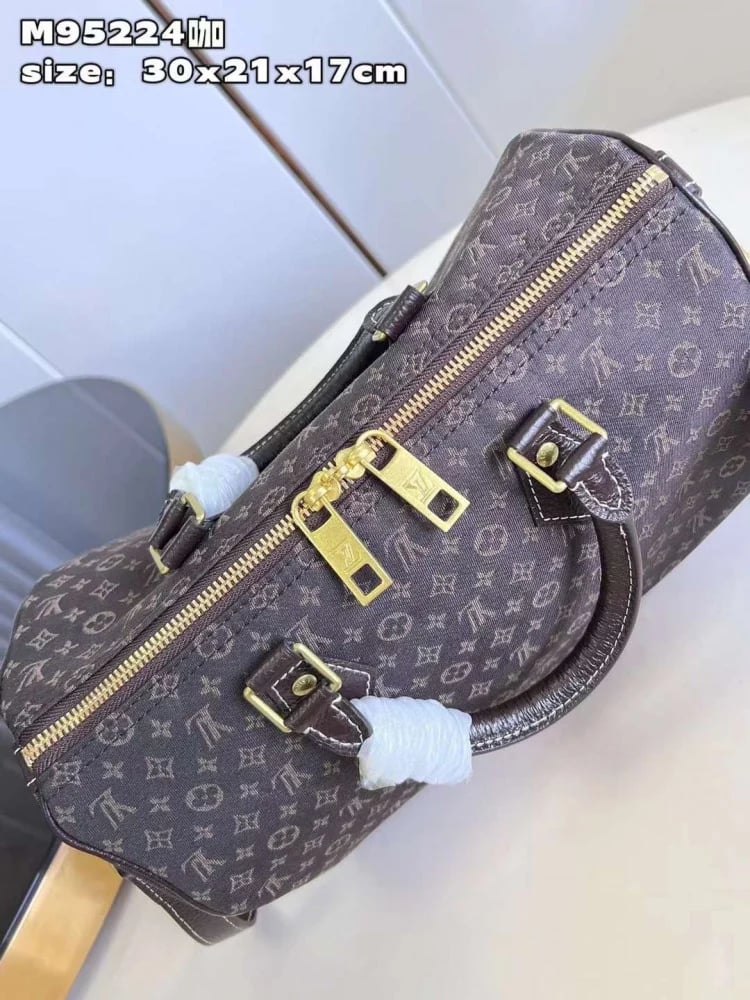 شنطه ماستر 30cm LV