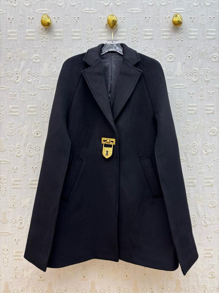 كيب من Schiaparelli