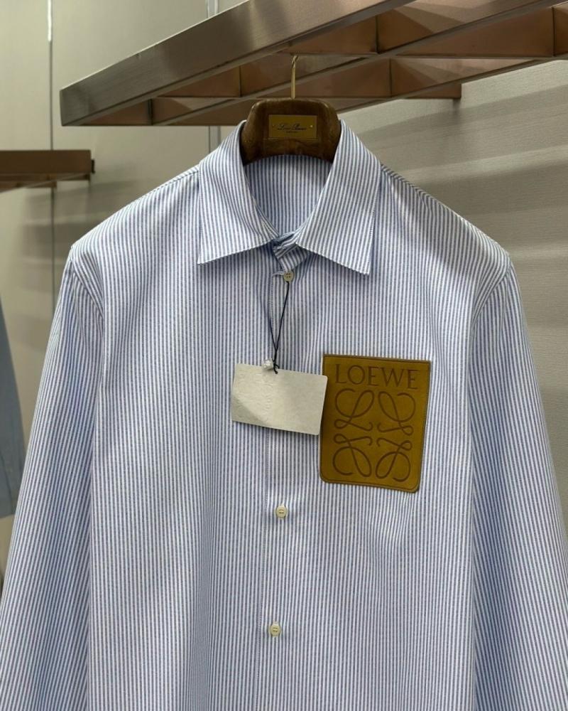 قميص نسائي ورجالي من Loewe