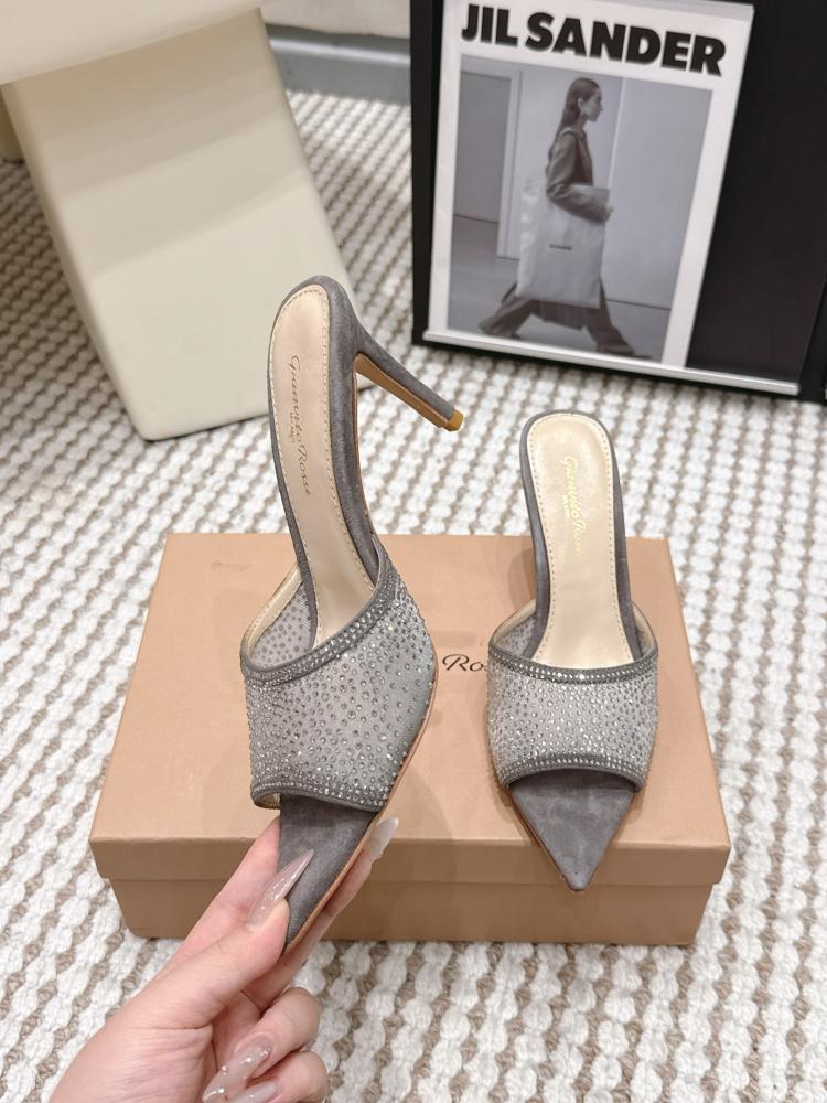 هيلز Gianvito Rossi انيق جدا