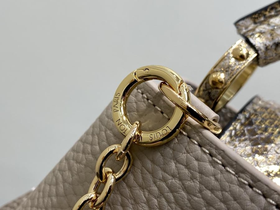 LV Capucines مقاس 21 سم