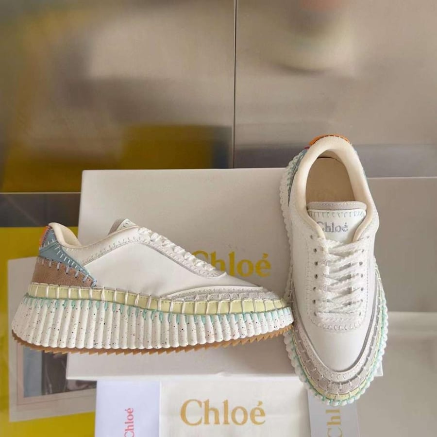 سنيكرز جميل من Chloe