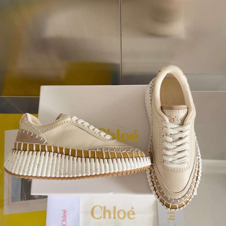 سنيكرز جميل من Chloe