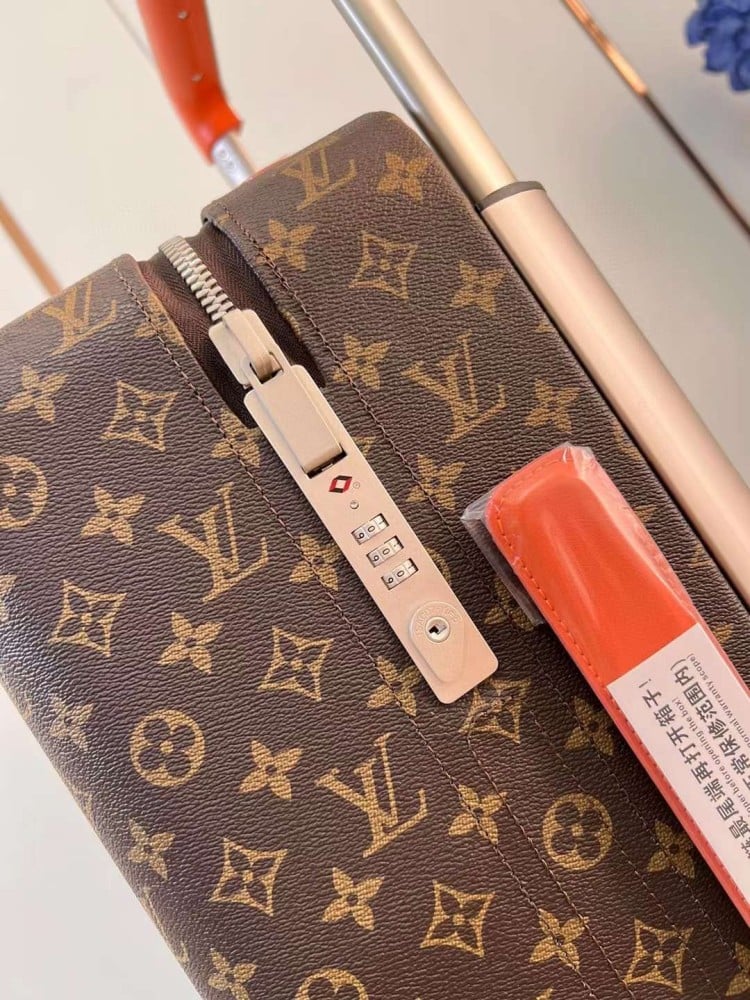 شنطة سفر LV ماستر