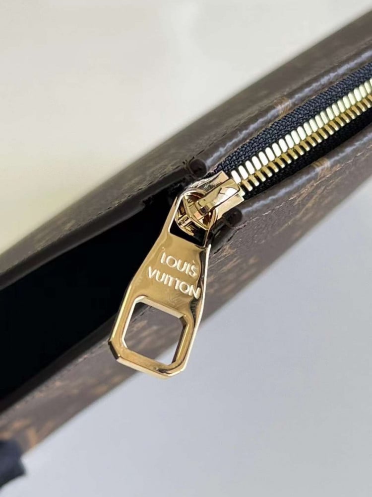 كلاتش LV ماستر 25 cm