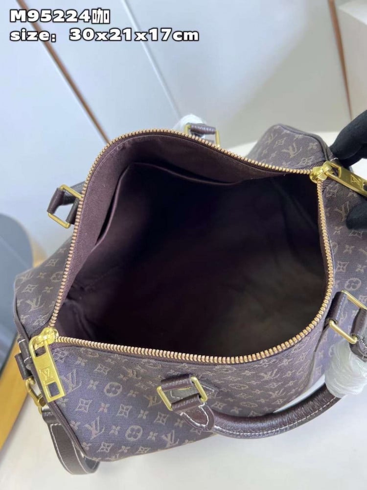 شنطه ماستر 30cm LV
