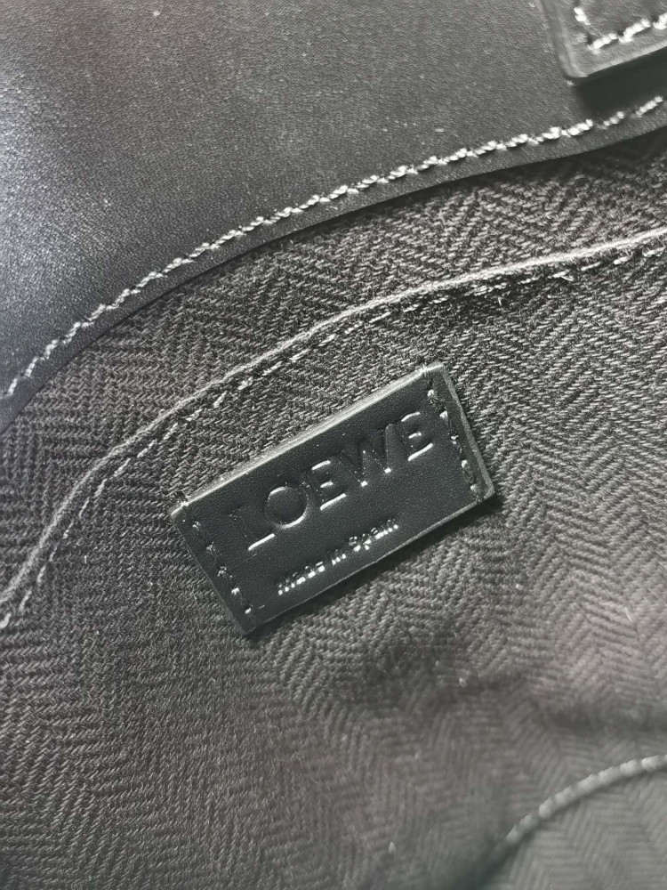 شنطة Loewe ماستر 21 cm