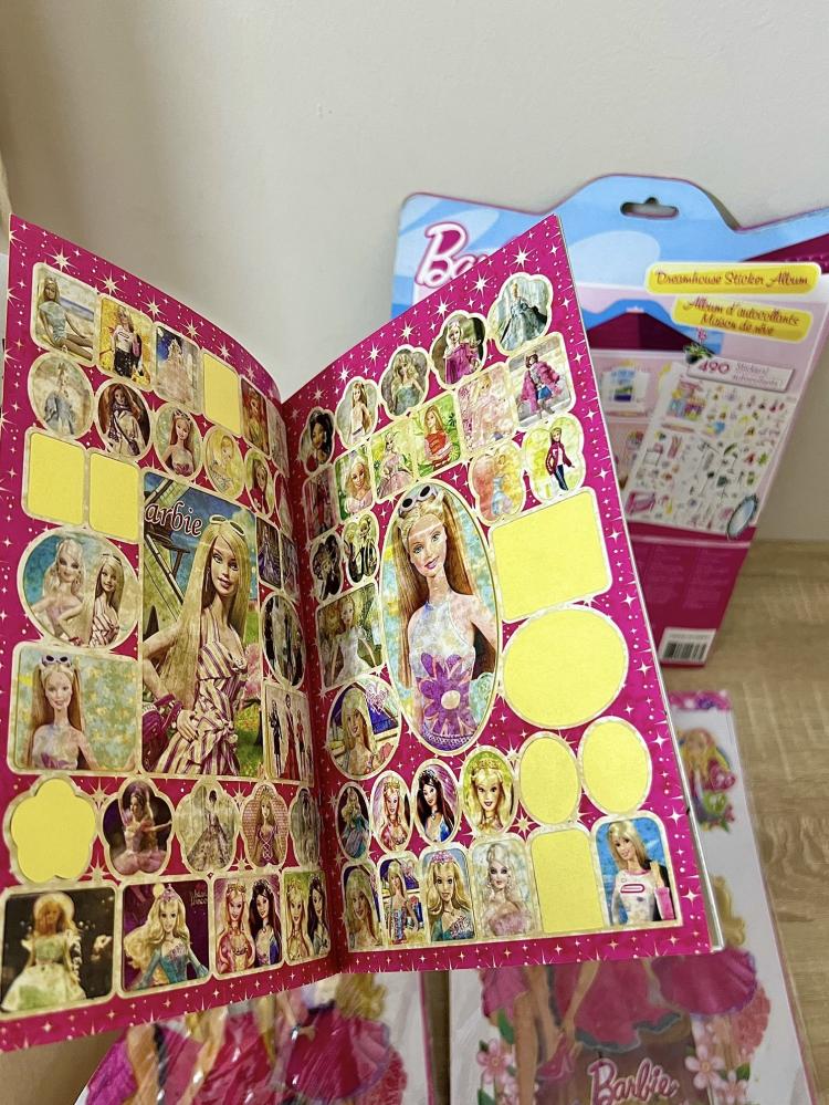 نادر جدا / مجموعة قرطاسية باربي(دفتر تلوين،كتيب منزل باربي ورقي،مجموعتين ستيكرز باربي)