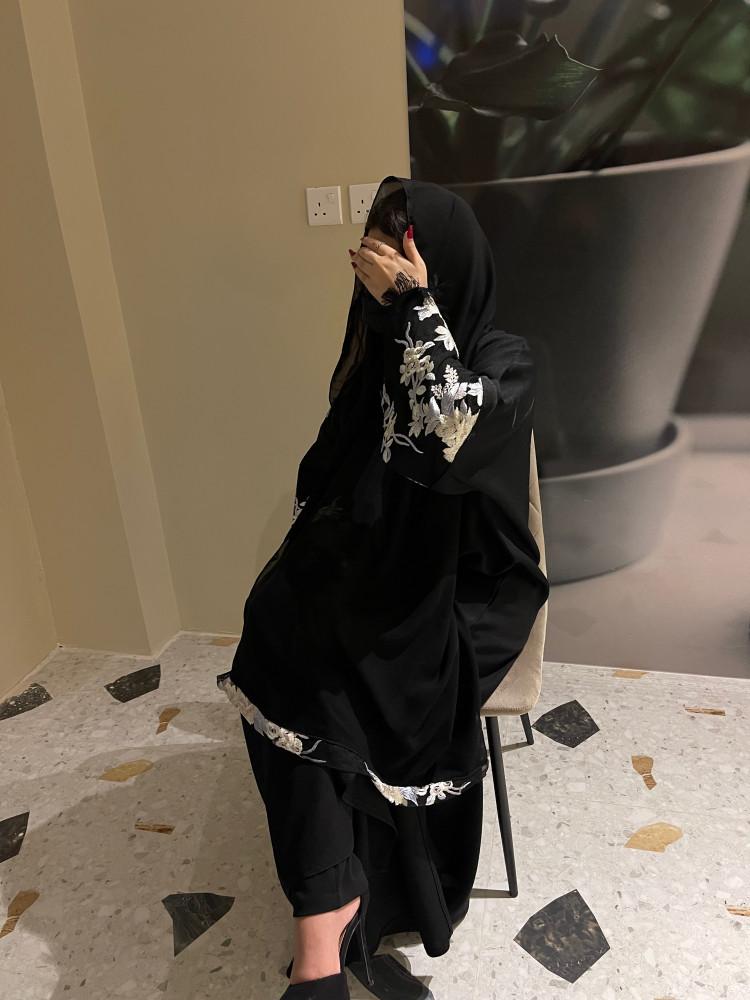 عباية تول مع طرحة مطرزة