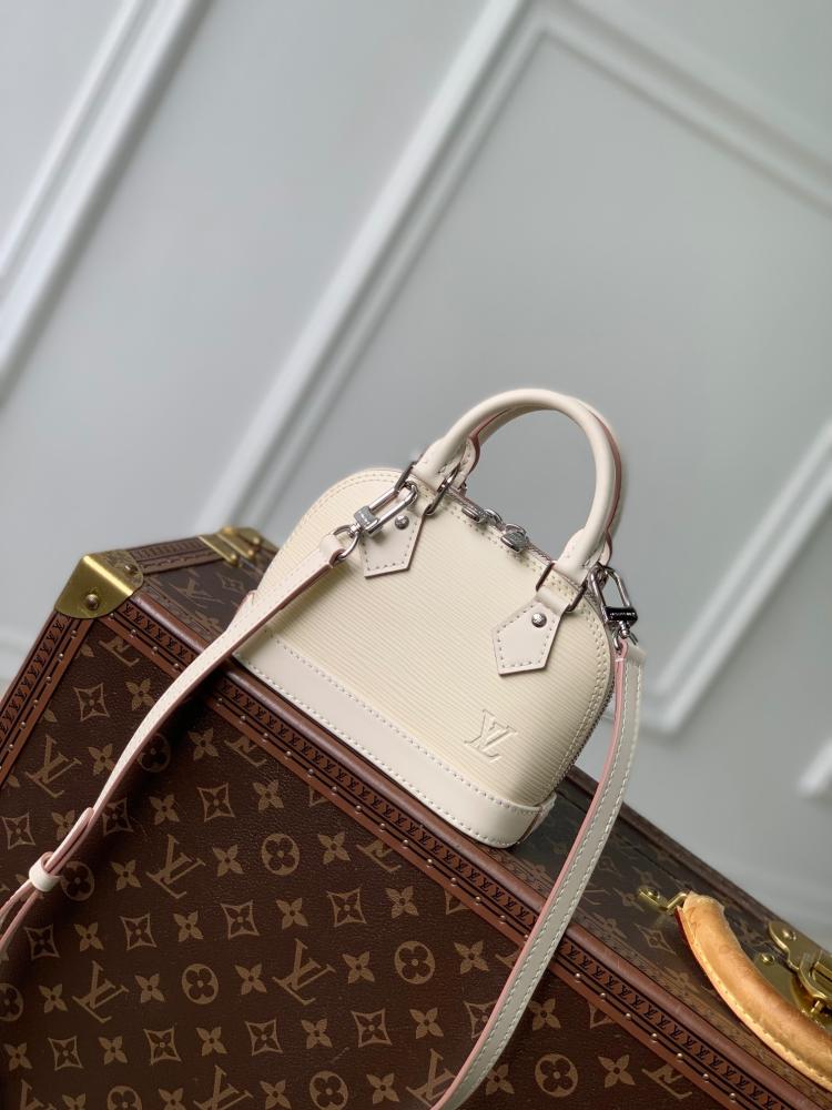 شنطة LV