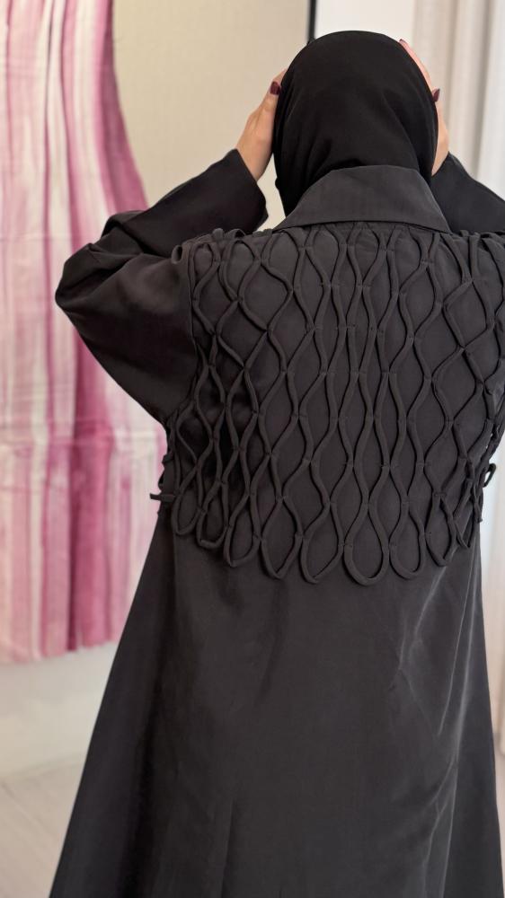 Japanese silk with an elegant geometric collar