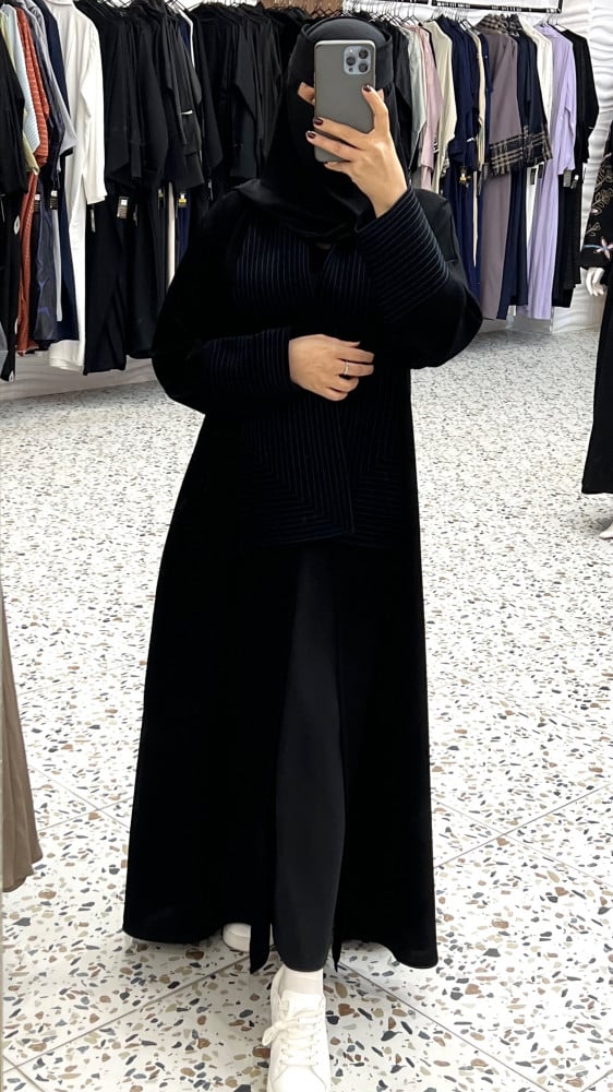 عباية كريب اندونيسي بقصه هندسي وتطريز كحلي نص كلوش