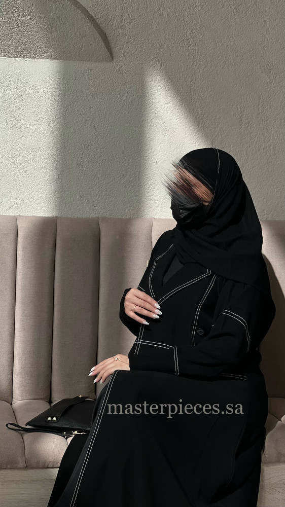 كريب اندونيسي اسود فاحم بياقه ودق ابيض انيق