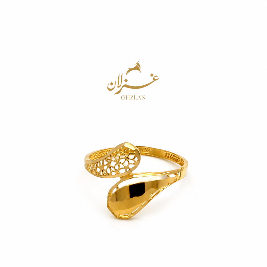 خاتم ذهب عيار 21 بتصميم عملي ومريح للدوام
