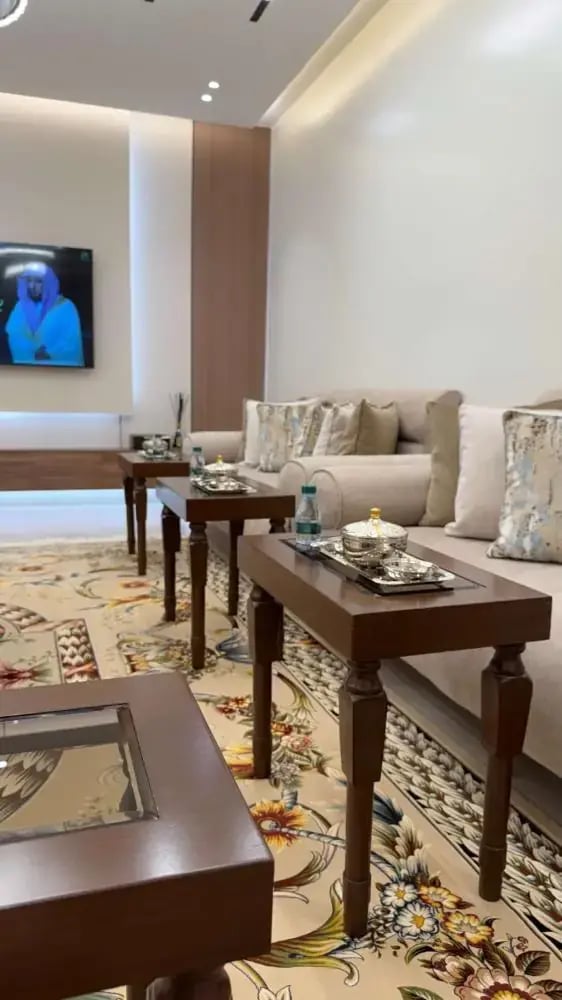 طاولة خدمة قطعه