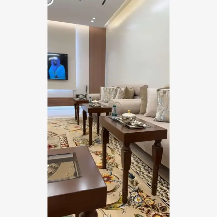 طقم طاولات رئيسية مع 6 خدمه