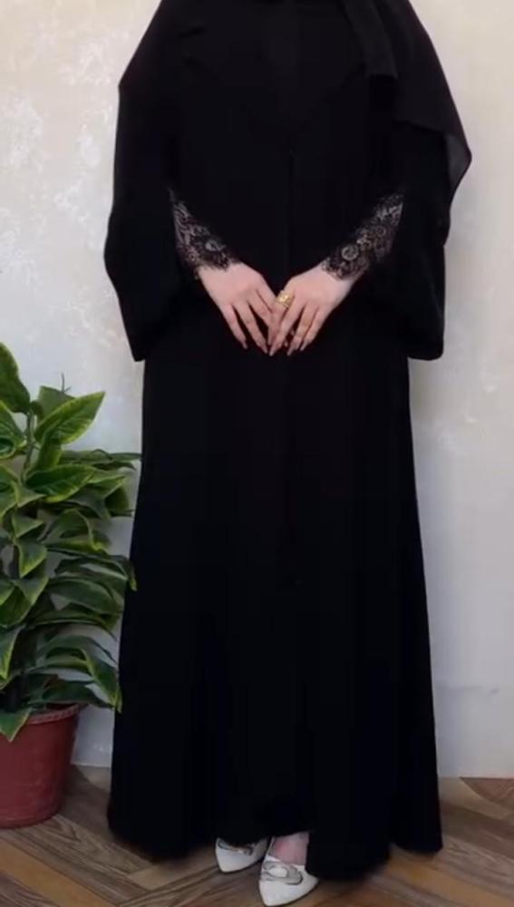 عبايات دانتيل اسود لمسة راقية تزين إطلالتك
