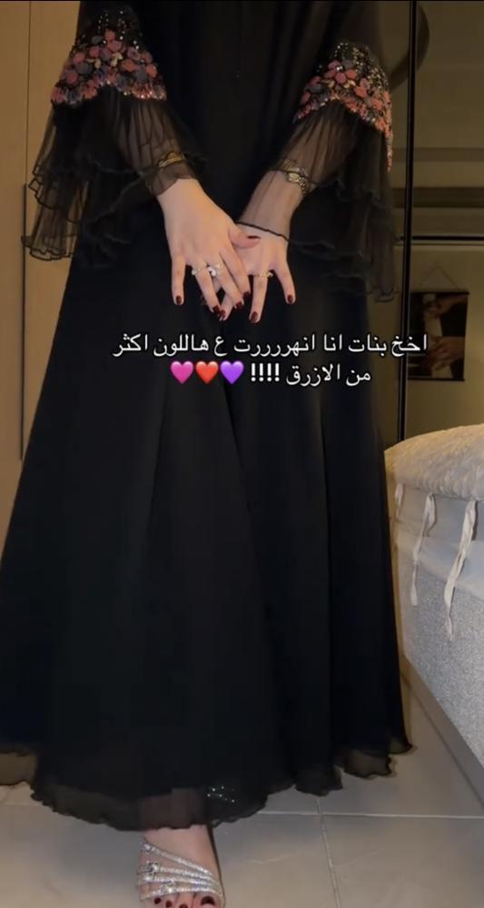 عبايات مطرزة بالخرز الخامة ناعمة وانسيابية تعطي سلاسة في الحركة