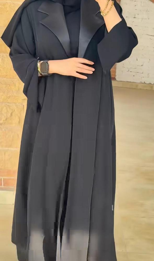 عباية بليزر بتصميم أنيق وجذاب يخطف الأنظار من أول نظرة