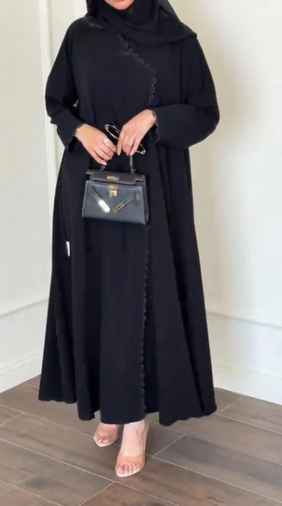 عبايه سوداء فخمه بإطلالة عصرية راقية