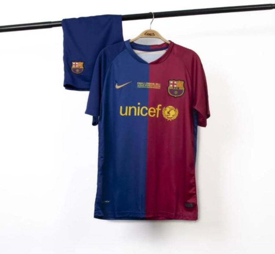 طقم برشلونة كلاسيك 2009