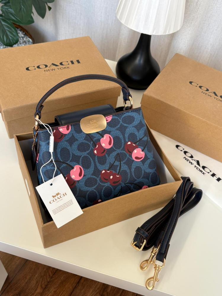 شنطة كوتش Coach  تشيري