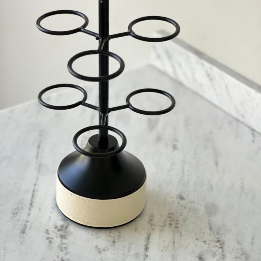 Holder for metal mugs