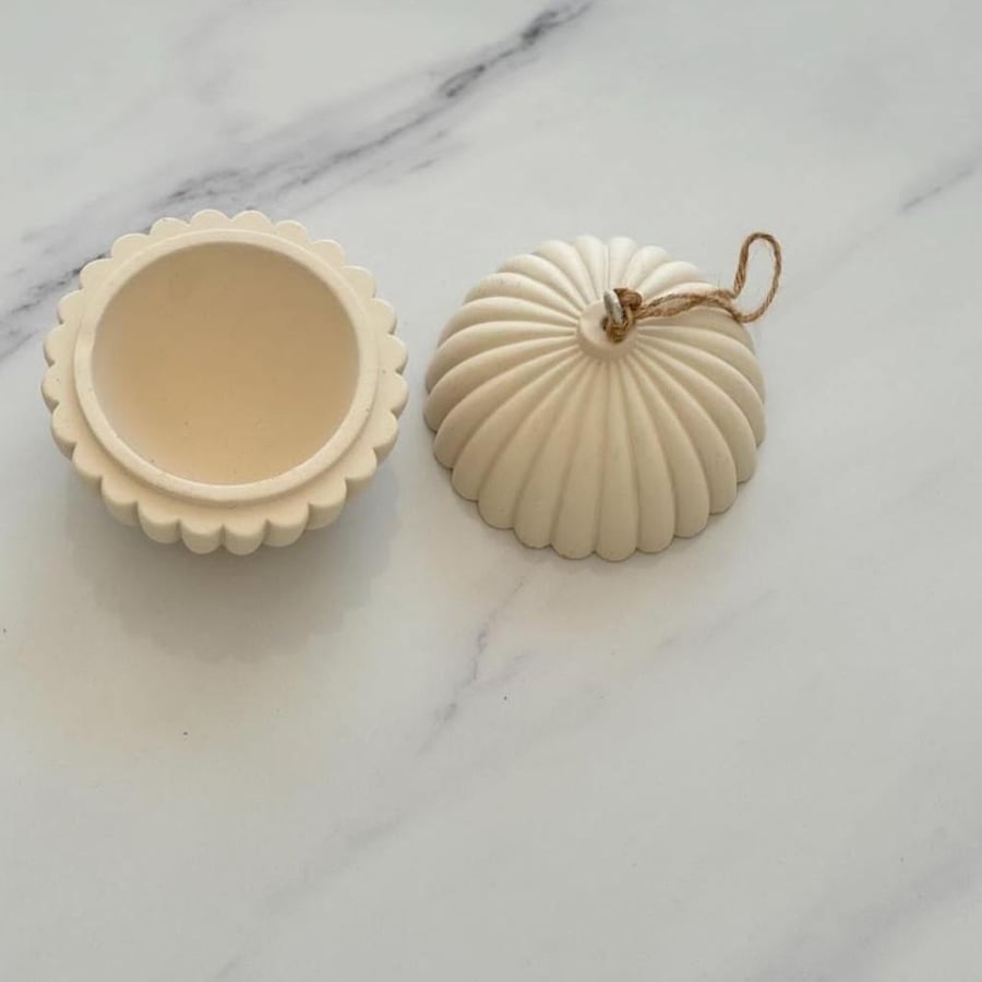 A distinguished gypsum decoration