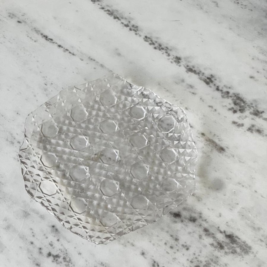 Serving glass plate