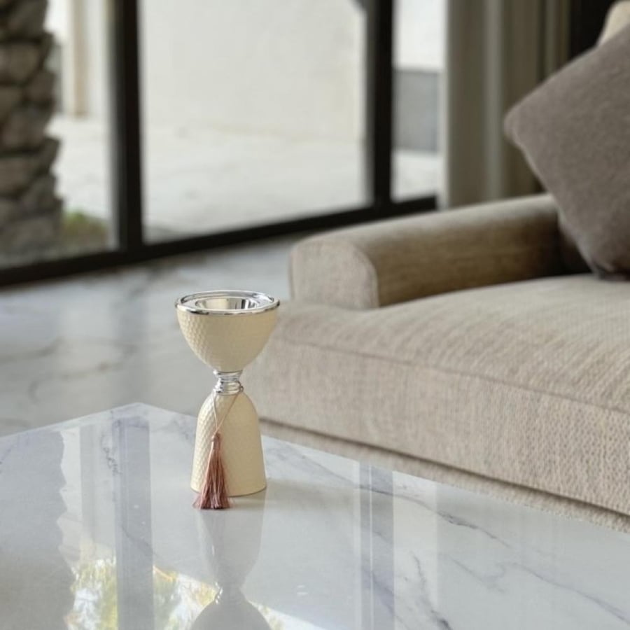 القطر 11 سم  الارتفاع 20.5 سم