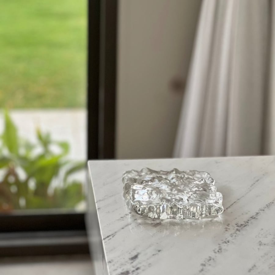 Transparent glass presentation