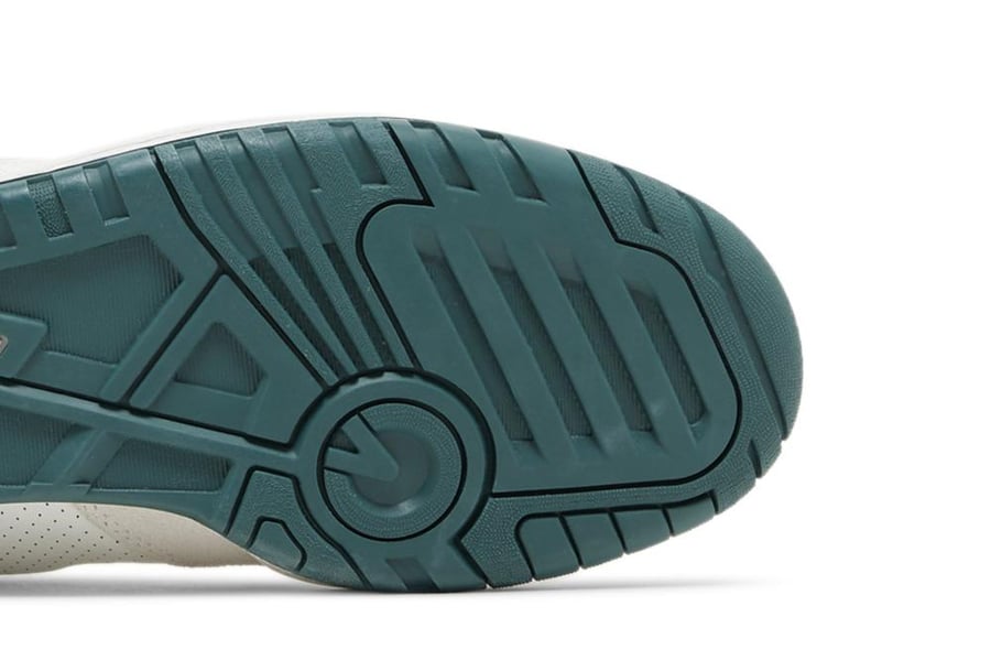 550 'White Vintage Teal'