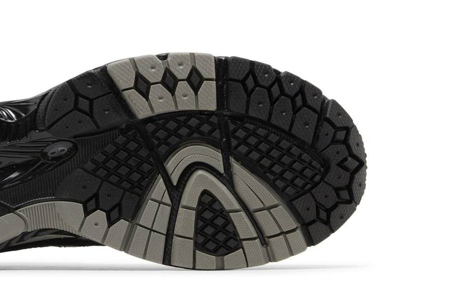 860v2 'Black Grey'