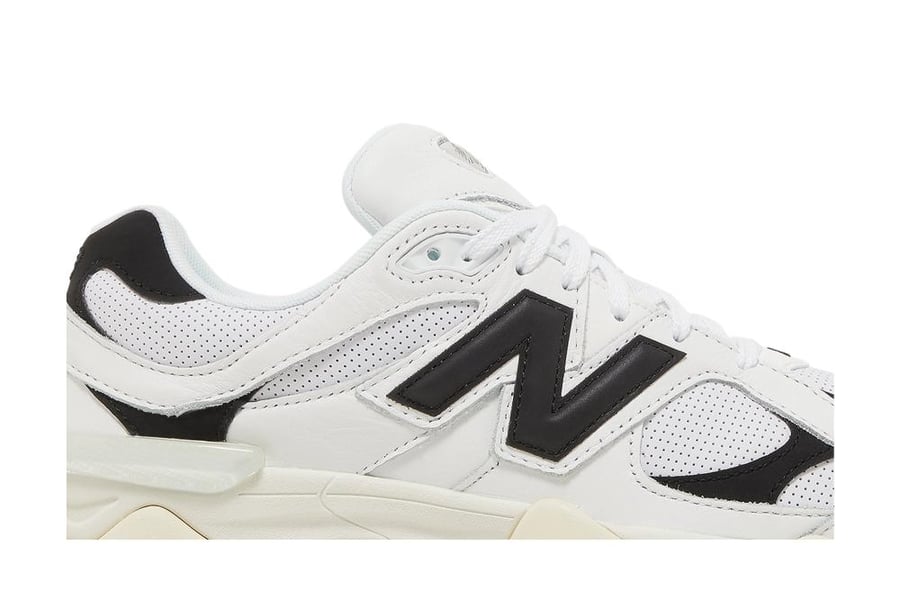 9060 'White Black'