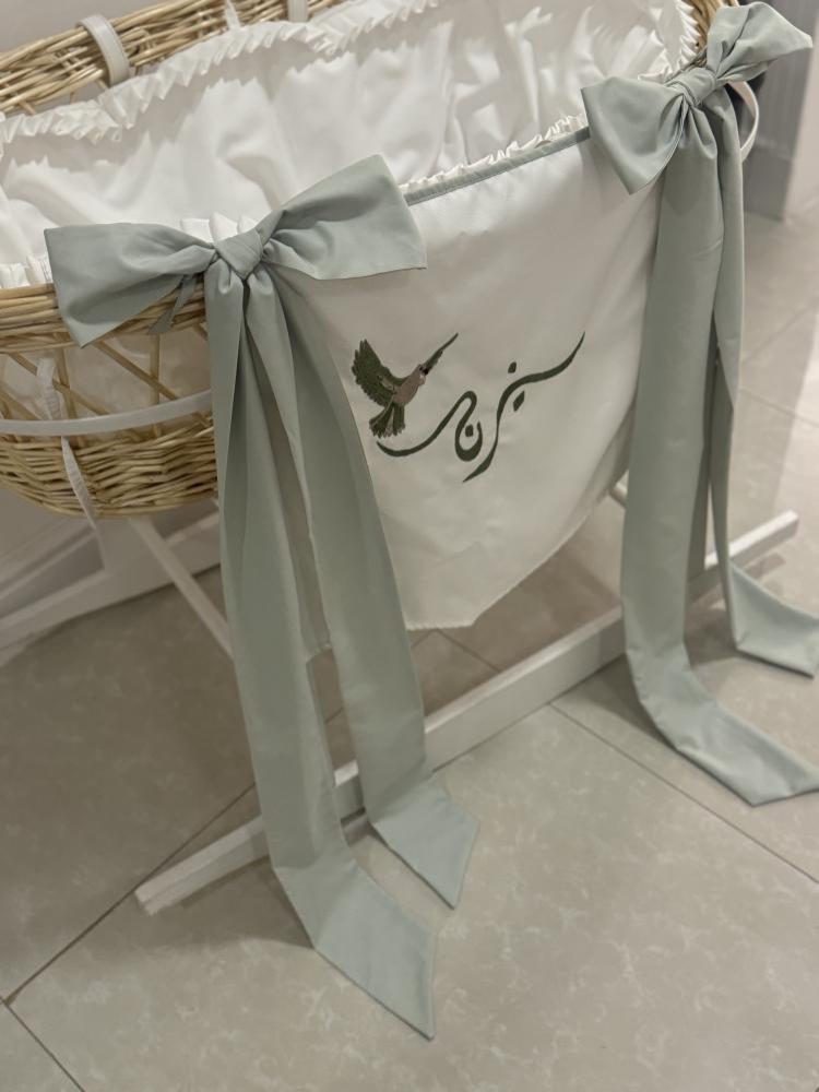وشاح لسلة المولود مع التطريز