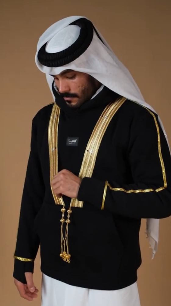 جاكيت هودي بتصميم البشت السعودي التراثي والتطريز الذهبي | متجر DSCA