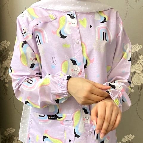 جاكيت طبي نسائي ابيض رسمة يونيكورن