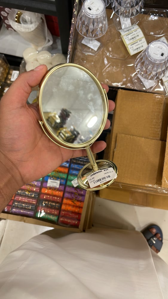 مراية بقاعدة بيضاوي